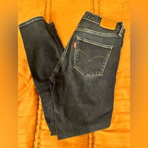 LAST CHANCE: Levi’s High Rise Skinny Jean | Dark Wash | Size 26